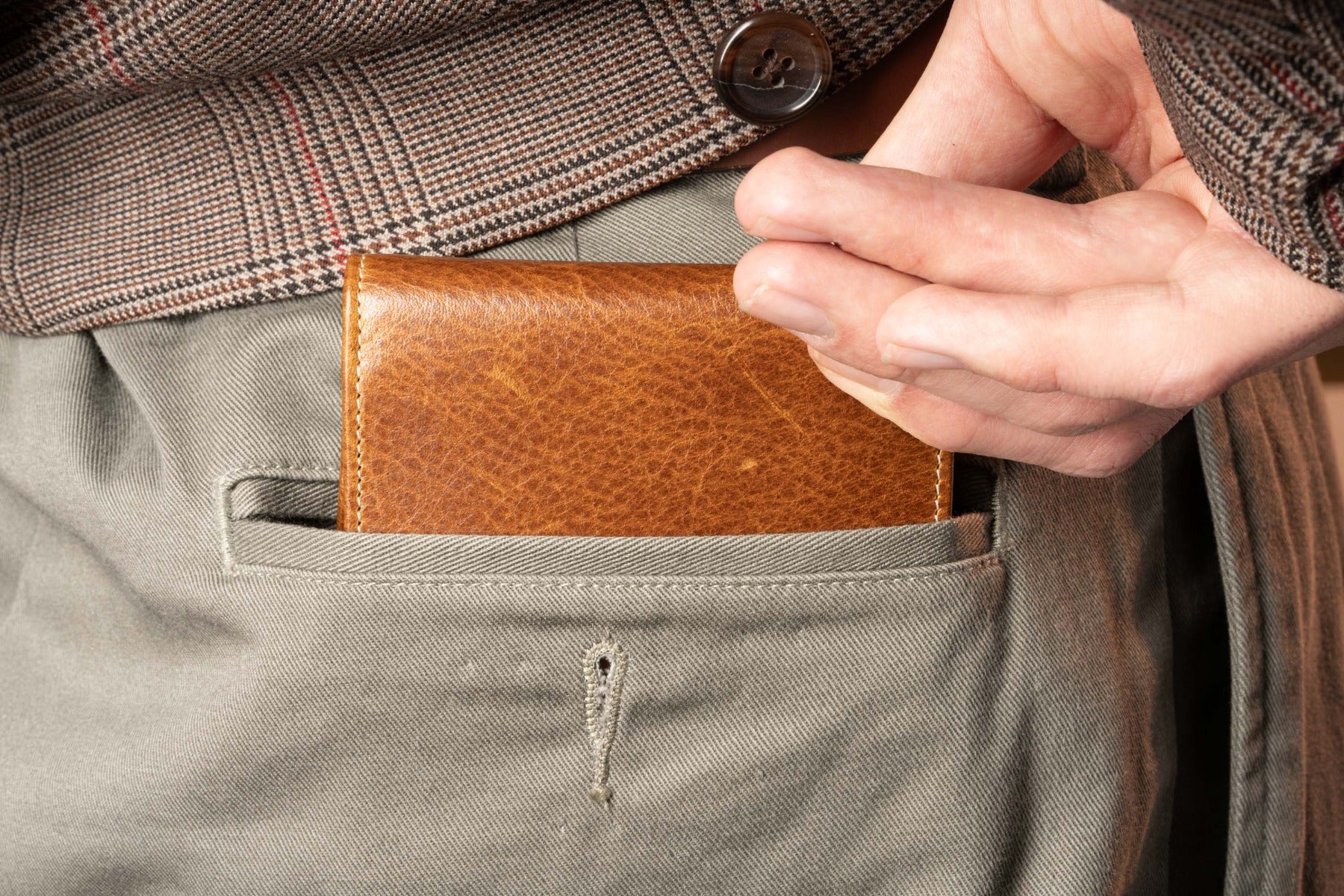 Le Grand 10 Card Saddle Brown Dumont Leather Wallet - Image 19