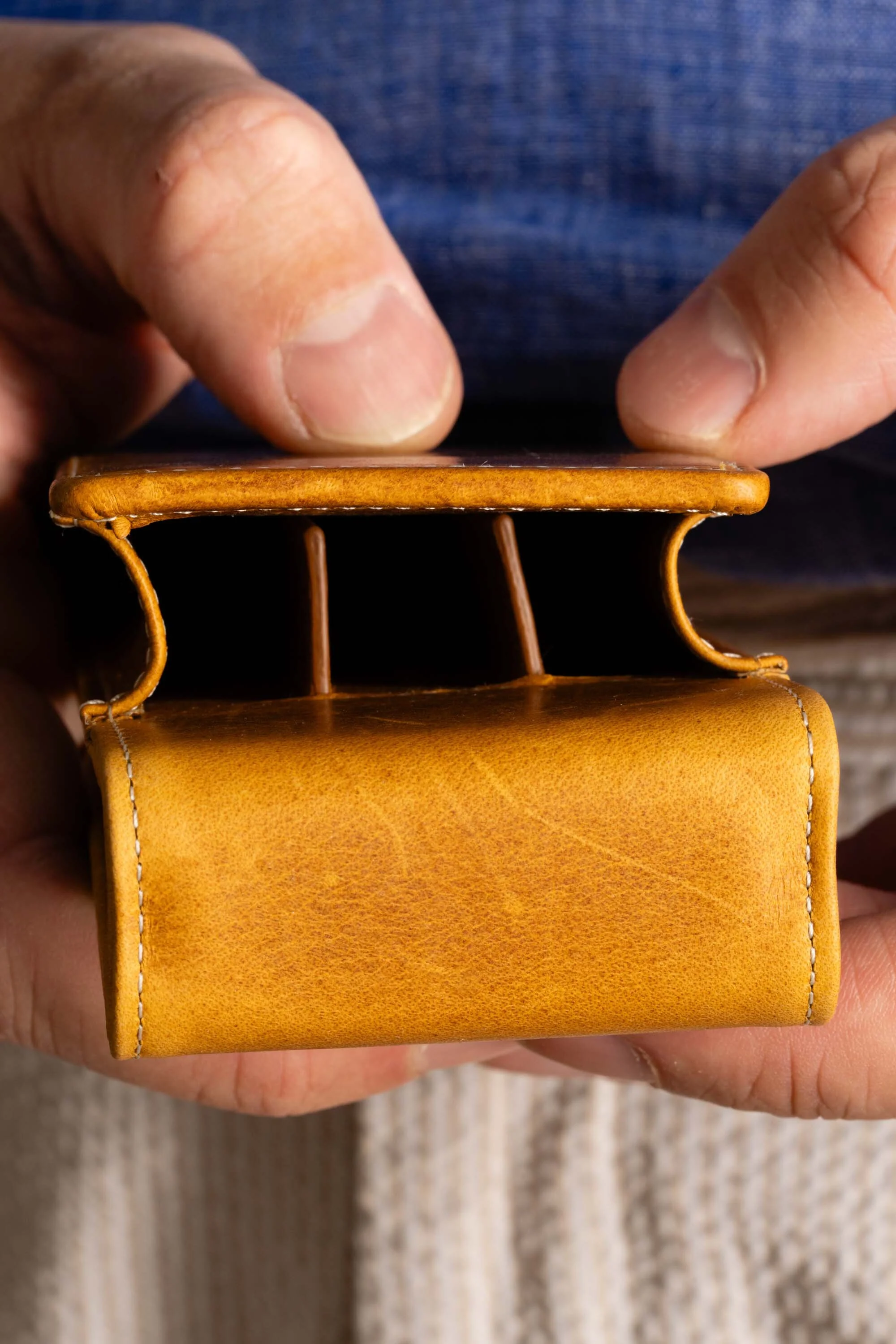 3-Pen Vintage Gold Full-Grain Leather Pen Case - Image 3