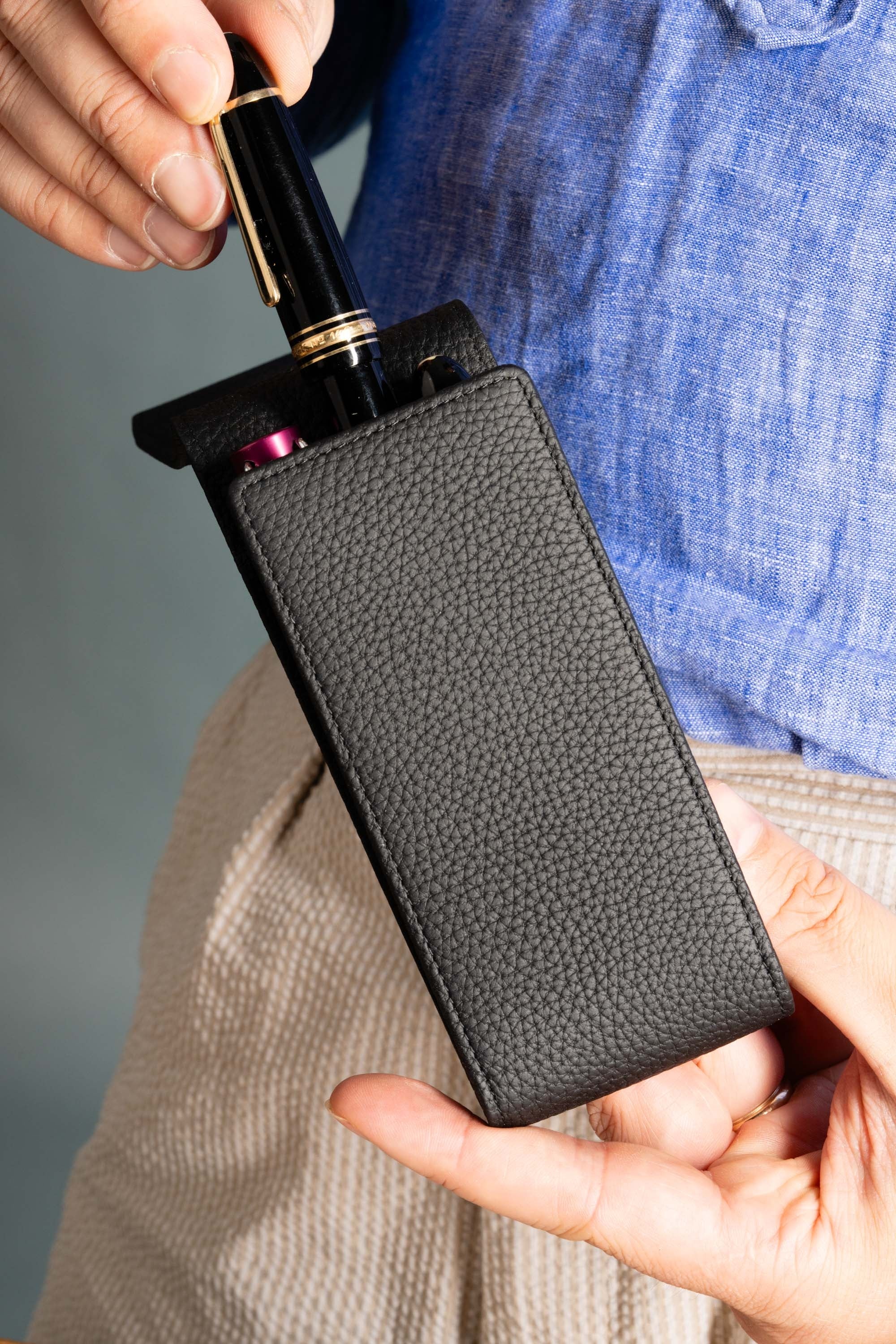 3-Pen Black Full-Grain Calf Togo Leather Pen Case - Image 5